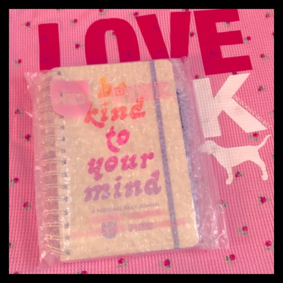 💕ⓅⒾⓃⓀ ⓋⓈ Wellness Journal NWT💕 - Picture 4 of 4